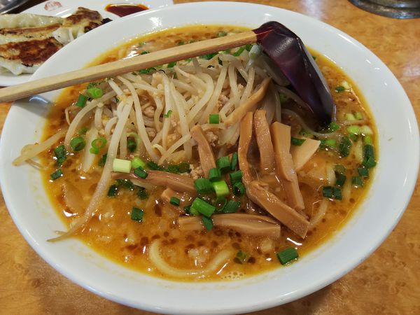 「こて味噌ラーメン　＋焼餃子：サービス券で２００円引き」@ラーメン大学 村井店の写真