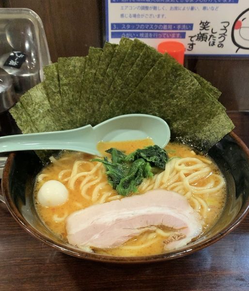 「辛豚ラーメン 海苔」@吟家の写真