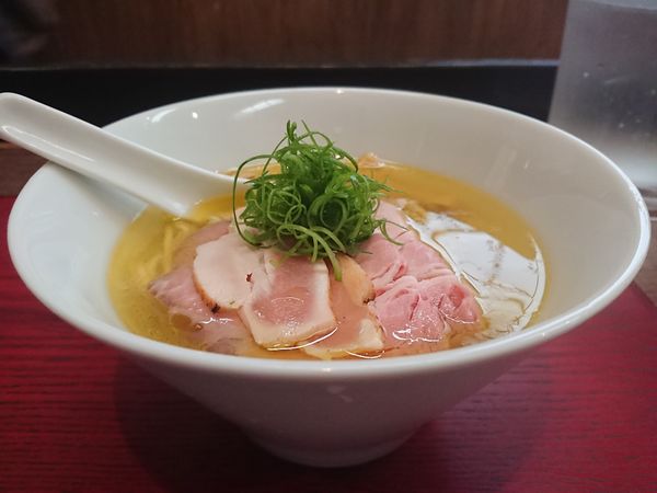 「天草大王の鶏と水(塩)」@神保町黒須の写真