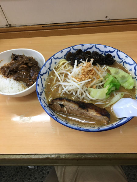 「塩らーめん牛すじご飯」@波（シー）の写真