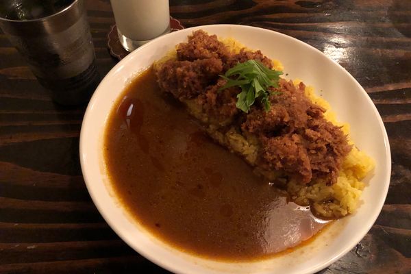 「チキンカツカレー950円+プレーンラッシー」@ぽか羅の写真