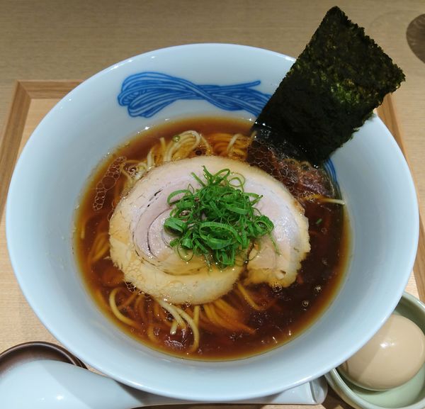 「醤油らぁ麺＋味玉」@NIPPON RAMEN 凛 TOKYOの写真