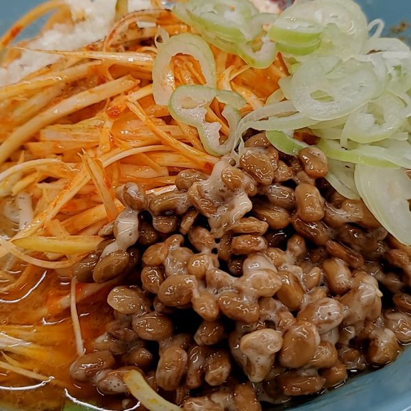 「ネギ味噌ラーメンニンニク多め納豆サービスライス」@くるまやラーメン 東村山店の写真