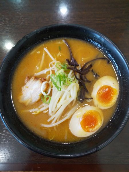 「味噌らーめん（味玉付き）」@旭川ラーメン かかしの写真