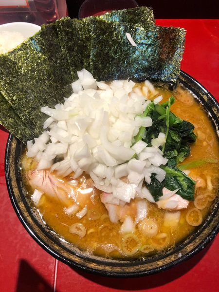 「中盛りチャーシュー　海苔　玉ねぎ　ライス」@厚木家の写真