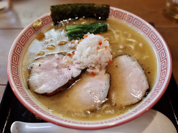 「しょっつるそば…900円・とびこぞうすいセット…＋250円」@麺切り 白流の写真