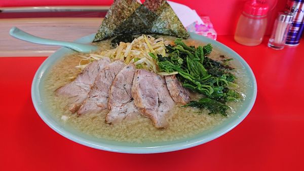 「ネギチャーシューメン 中盛り ネギ増し ほうれん草 油多め」@ラーメンショップ 結城東店の写真