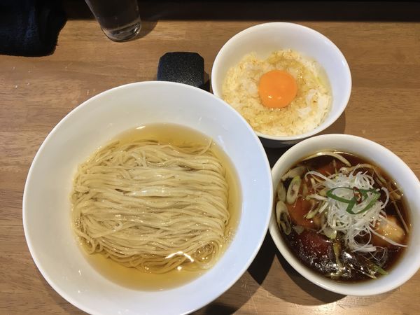 「鰹昆布水つけ麺(醤油)特製＋たまごかけご飯」@らぁ麺や 嶋の写真