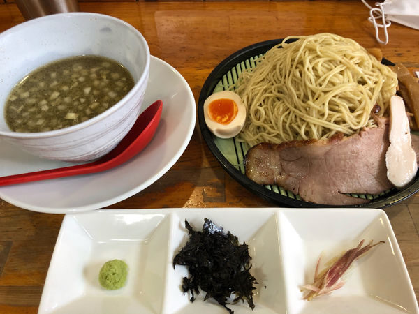 「【限定】ニボざる冷やし2020、900円、大盛り100円」@麺屋 むじゃきの写真