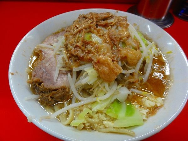 「小ラーメン 790円 野菜少な目ニンニク脂」@ラーメン二郎 松戸駅前店の写真