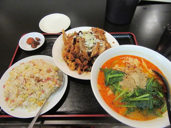 「坦々刀削麺（６８０円）＋セット炒飯２００円＋台湾風唐揚げ」@台湾料理 福源 東真鍋町店の写真