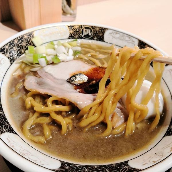 「煮干しラーメン」@すごい煮干ラーメン野毛 すし 釣りきんの写真