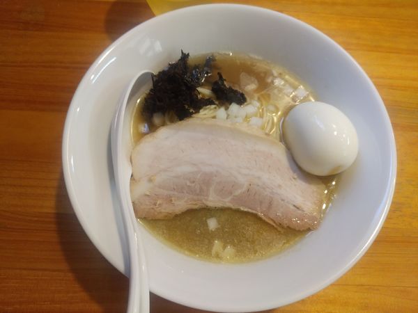 「白醤油そば+味玉」@煮干中華ソバ イチカワの写真