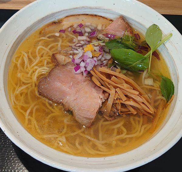 「チャーシュー鶏そば　白 990」@境逸品 鶏そば 山田屋の写真