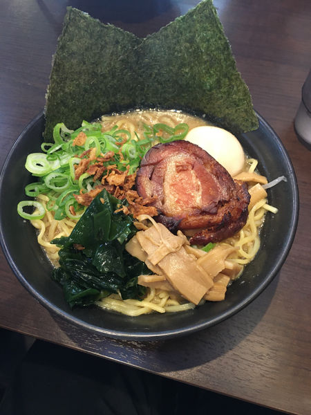 「豚骨醤油らーめん」@らーめん 味来 両国店の写真