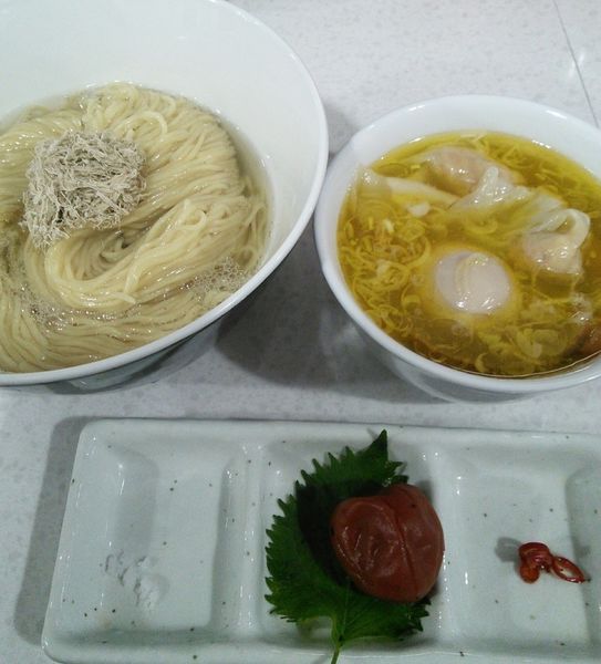 「【限定】紀州南高梅をつぶしながら食べる塩つけ麺１２００円」@ラーメン星印の写真
