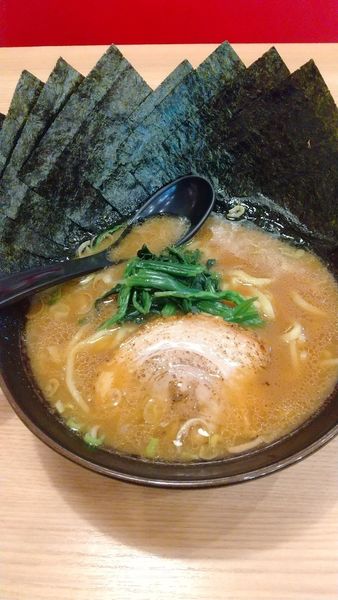 「豚骨醤油ラーメン」@横浜家系ラーメン 春樹 曳舟店の写真