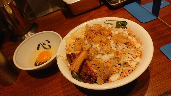 「汁なし 中」@ラーメン 雷 東京本丸店の写真