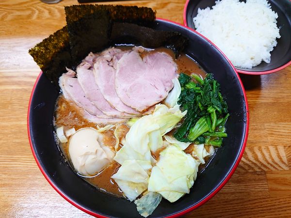 「チャーシュー麺＋キャベツ＋半熟玉子」@麺家 紫極の写真