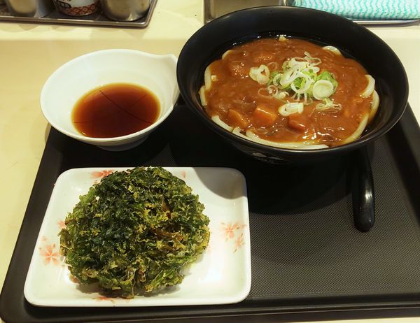 「カレーうどん+春菊天」@名代 富士そば 市ヶ谷五番町店の写真