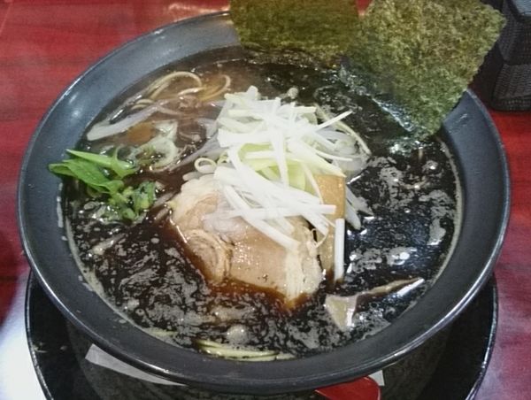 「炎上焦がし醤油麺」@焦がしらーめん 麺屋 誠の写真