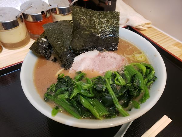 「ラーメン並 硬め ほうれん草」@ラーメン見田家の写真
