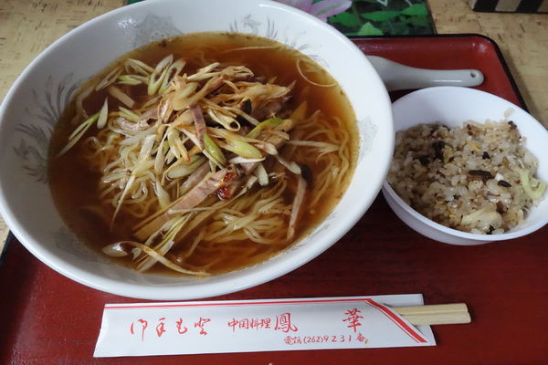 「ランチ(豚肉ラーメン ミニチャーハン付)」@鳳華の写真