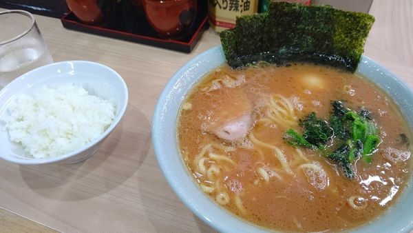 「ラーメン中　味玉　半ライス」@横濱ラーメン あさが家 本店の写真