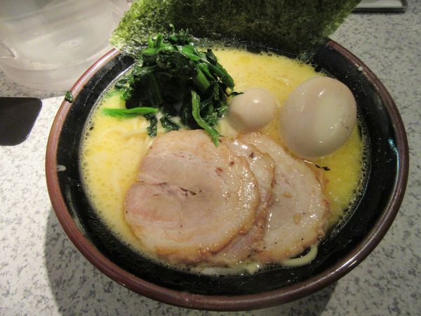 「塩たくみラーメン（１０６０円）」@横浜家系ラーメン たくみ家 土浦阿見店の写真