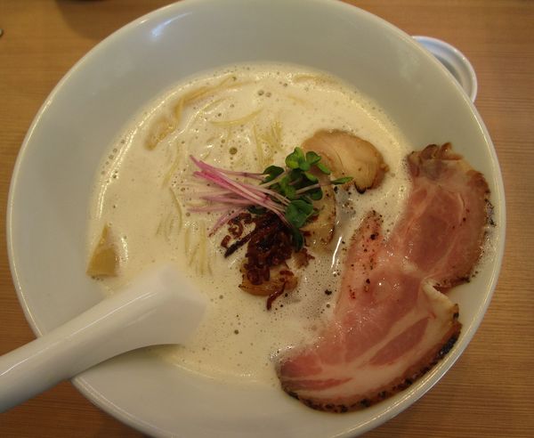 「【限定】長崎県産真鯛の濃厚泡白湯塩らぁ麺１０００円」@らぁ麺 はやし田 横浜店の写真