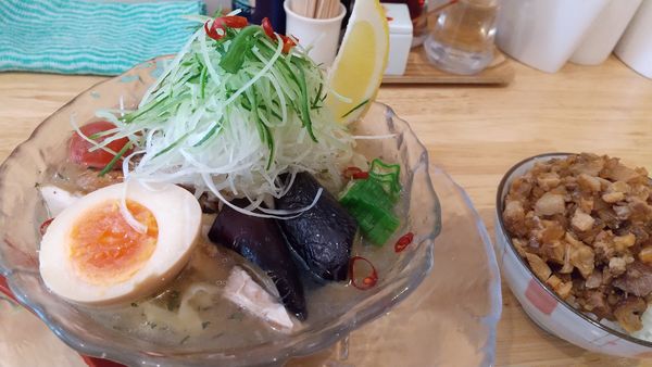 「冷やし鶏そば（限定、1000円）＋ランチライス」@らーめん天神下 大喜の写真