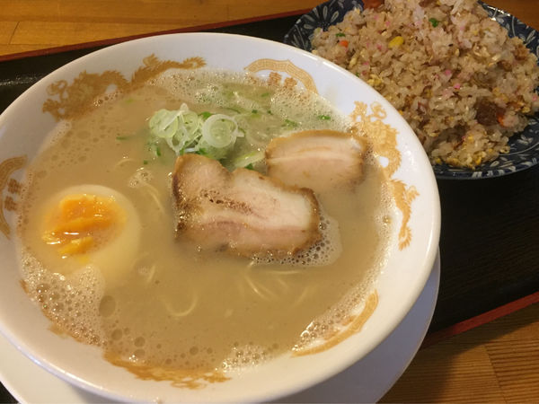 「コンビ(ラーメン+チャーハン)」@らあめん彩龍の写真
