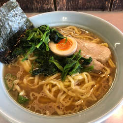 家系ラーメン大盛880円