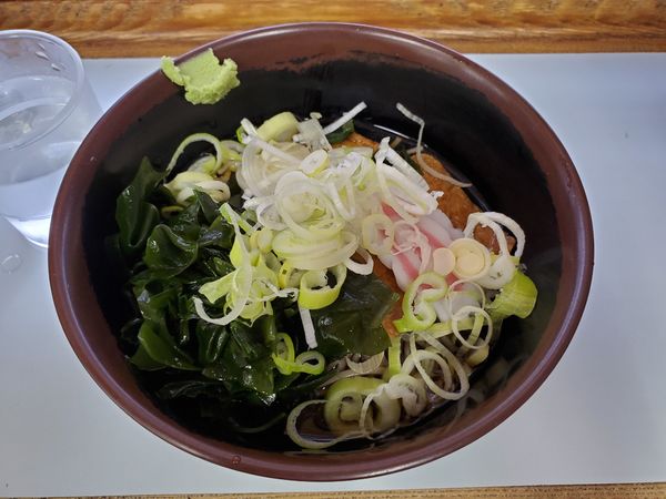 「冷しきつねそば」@海員生協大桟橋立ち食いコーナーの写真