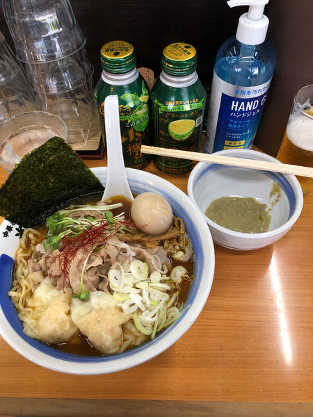 「渡り蟹、牡蠣、丸鶏出汁と海老ワンタンラーメン」@中華そば 半ざわの写真