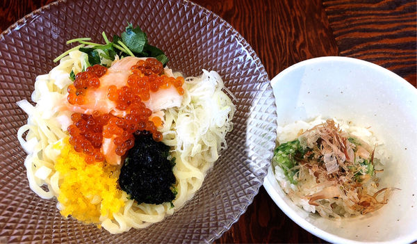 「サーモンとイクラと生のりと山葵の和えそば(冷やし)」@拉麺 イチバノナカの写真