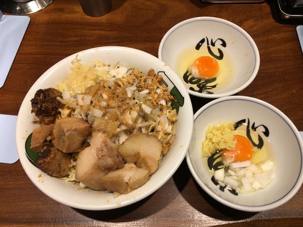 「汁なし 並＋トロ豚＋コッコマン」@ラーメン 雷 東京本丸店の写真