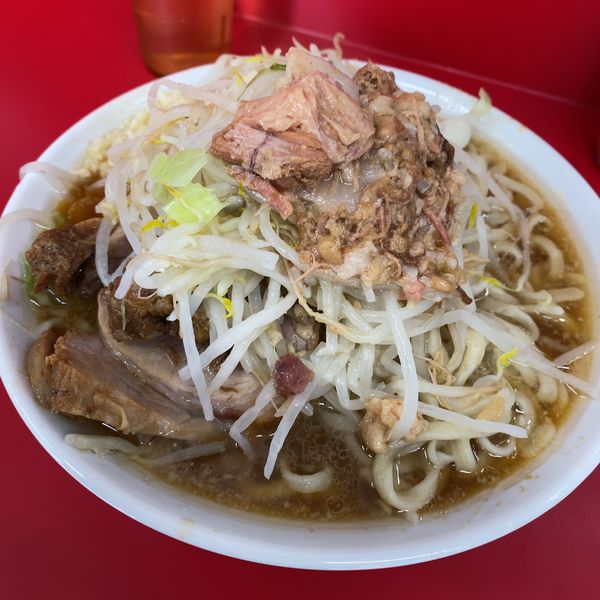 「ラーメン 750円　野菜・ニンニク・アブラ」@ラーメン二郎 大宮公園駅前店の写真