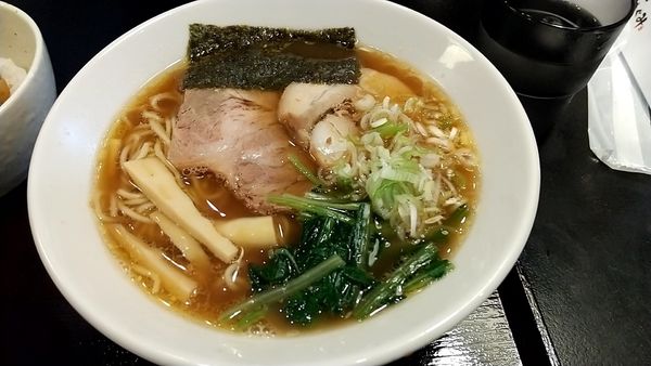 「醤油ラーメン(900円)」@麺処 めぐみの写真