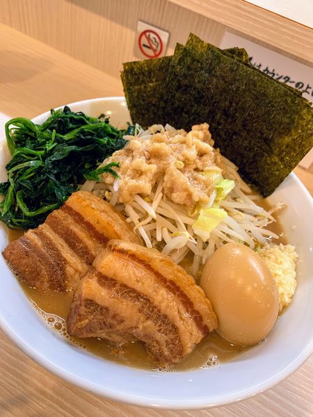 「ラーメン並、豚マシ、ほうれん草、海苔、味玉トッピング」@ラーメン つる家の写真