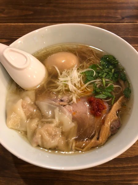 「海老ワンタン煮玉子塩そば」@地球の中華そばの写真