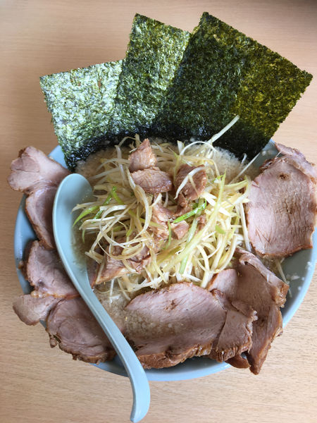 「ネギコチャーシューメン 1,110円」@ラーメンショップ 椿 玉造店の写真