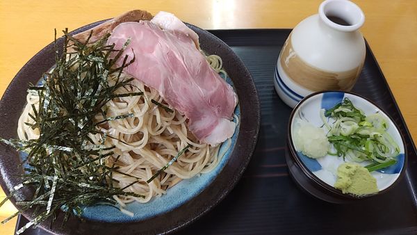 「(限定)特肉ざる(大盛)」@と多゛食堂の写真
