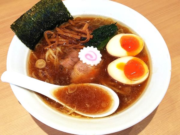 「醤油ラーメン＋味玉（マキシマムこいたまご）　780＋100円」@長岡食堂 町田店の写真