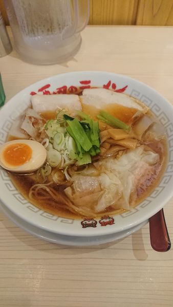 「冷やしワンタンメン」@ワンタンメンの満月 三鷹店の写真