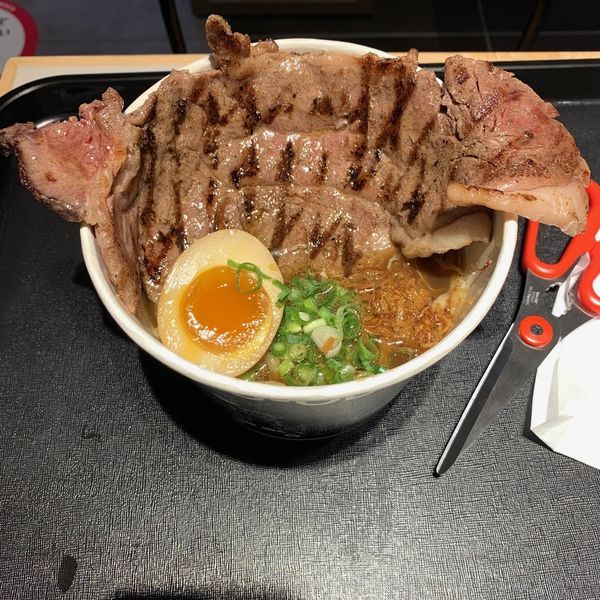 今日の一杯 Kuro Obi Miyashita Park店の 和牛ステーキラーメン ラーメンデータベース
