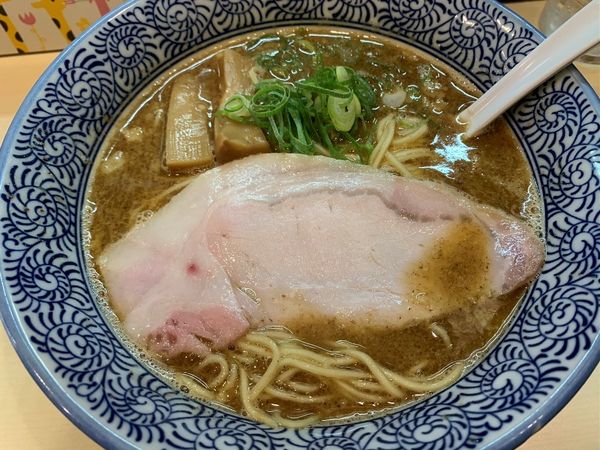 「豚骨魚介らーめん」@濃厚つけ麺・ラーメン 八重桜の写真