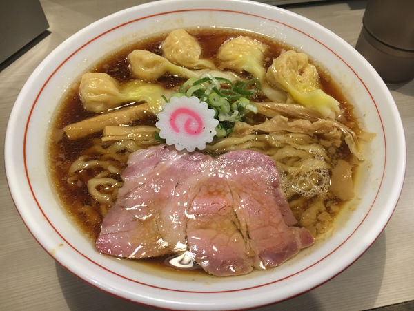 「ワンタンそば」@横浜中華そば 維新商店の写真