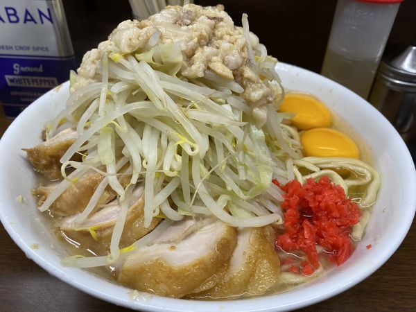 「大ぶた、生卵×2」@ラーメン二郎 横浜関内店の写真