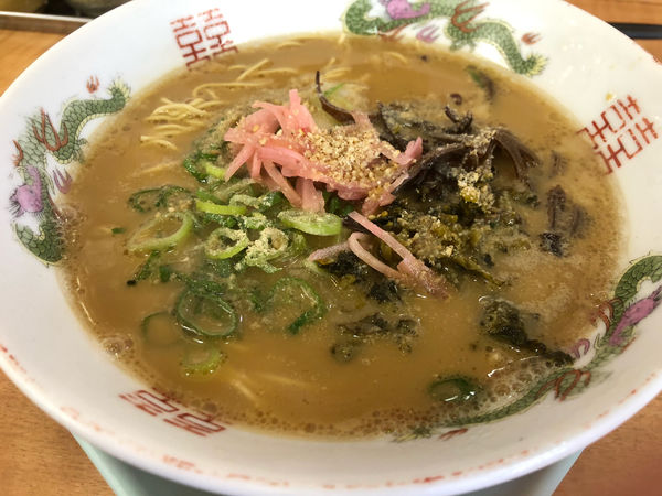 「醤油豚骨ラーメン」@博多金龍 大州店の写真